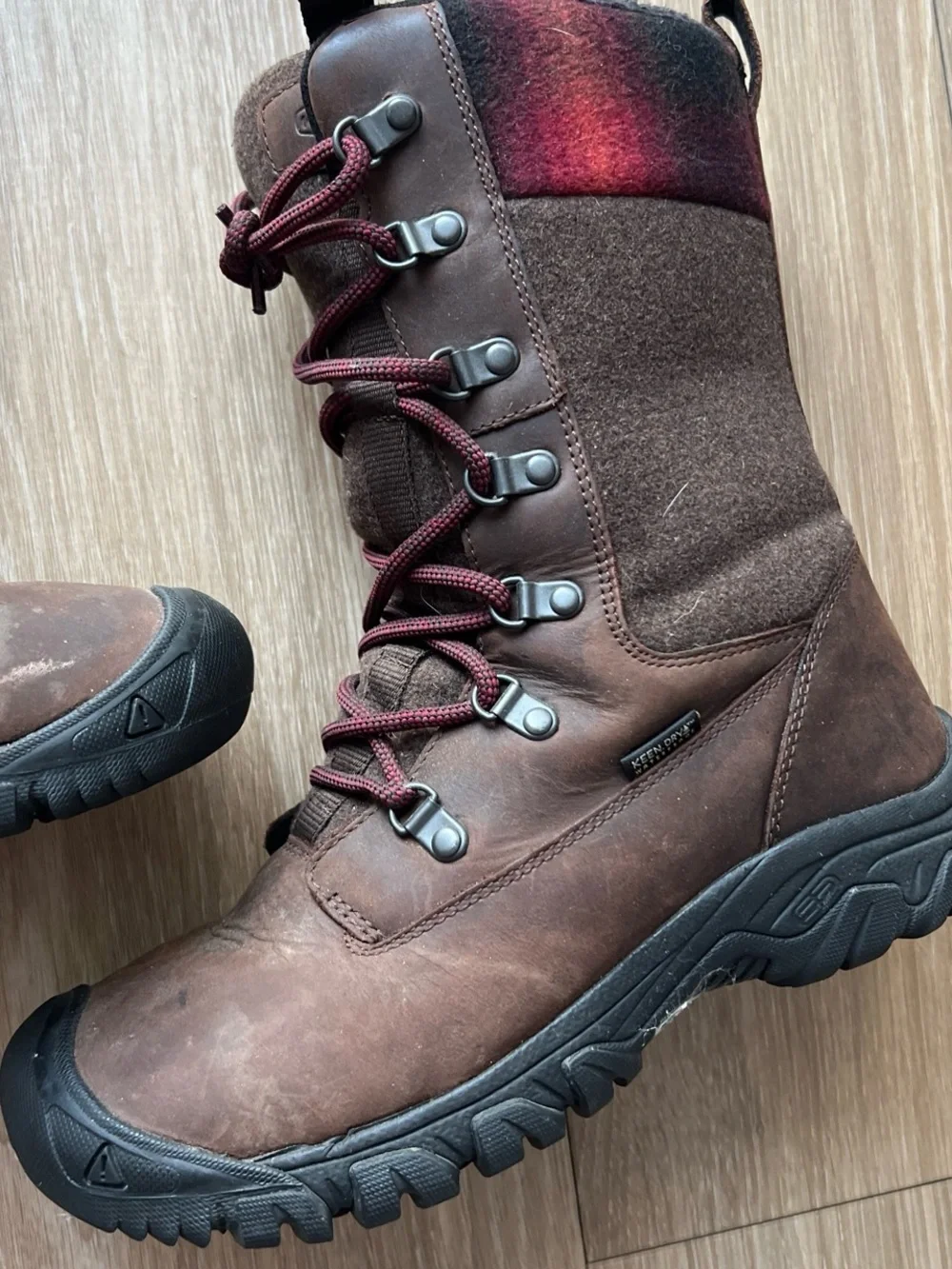 Keen Greta tall hiking boots size 7.5 waterproof